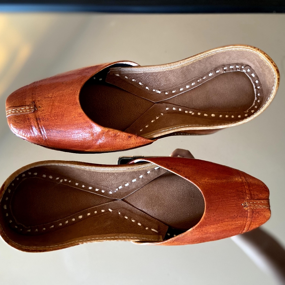 Women Shoe - Picture 1 of 3